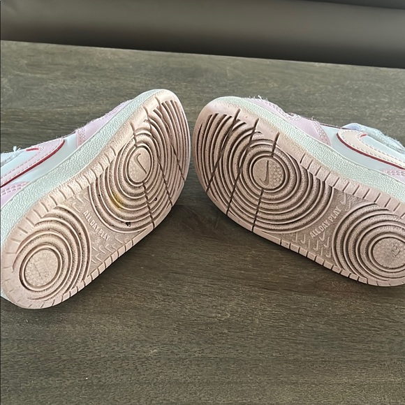 Nike Kids' Sneakers in Pink and White - Picture 4 of 4